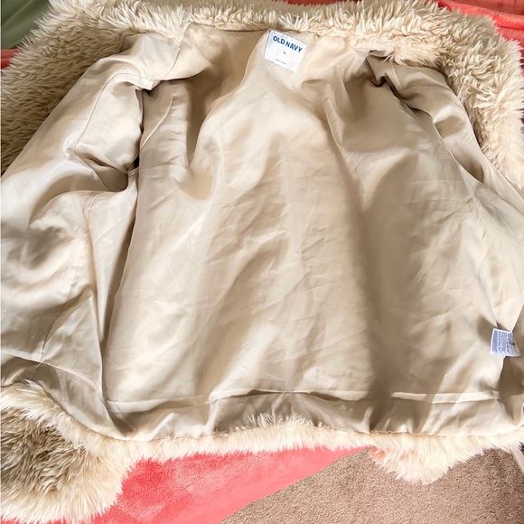 Old Navy White Cream Faux Fur Puffer Jacket - Picture 2 of 4